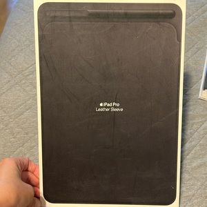 iPad Pro (10.5-inch) Leather Sleeve